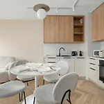 Beige In With Parking And Air Conditioned Living By Renters Apartamento *