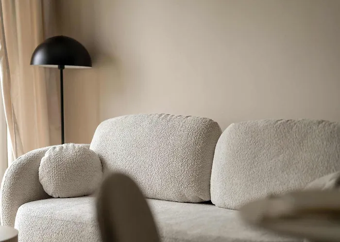 Beige In With Parking And Air Conditioned Living By Renters Apartment *