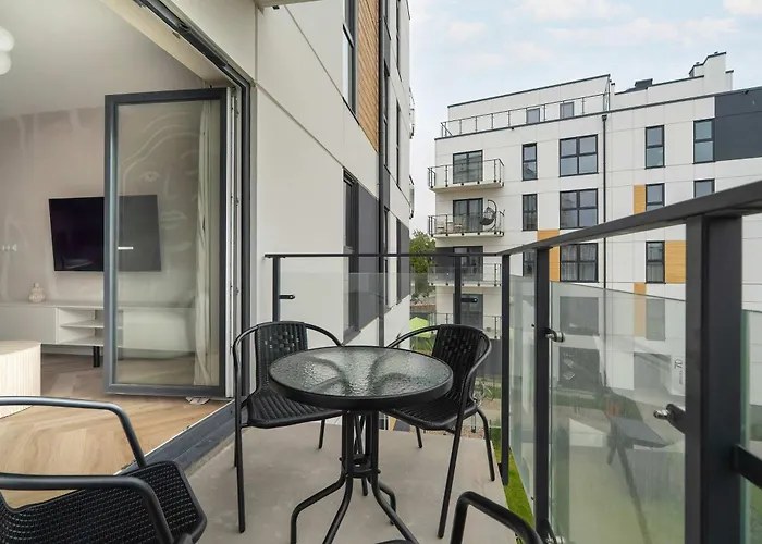 Beige In With Parking And Air Conditioned Living By Renters Apartamento Poznań