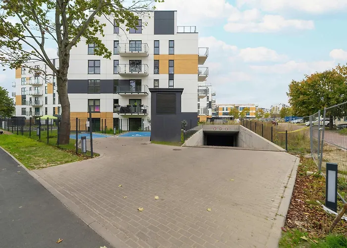 Beige In With Parking And Air Conditioned Living By Renters Poznań